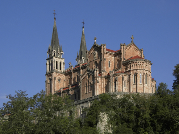 Basilica de Covadonga from road