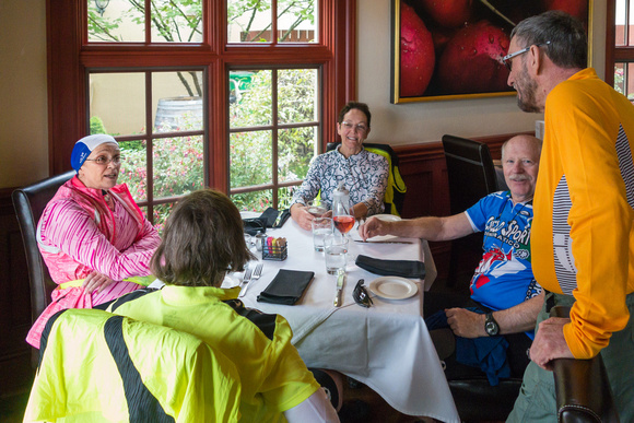 Polly, Laurel, Clarice, Larry & Marty - lunch at King Estate Winery